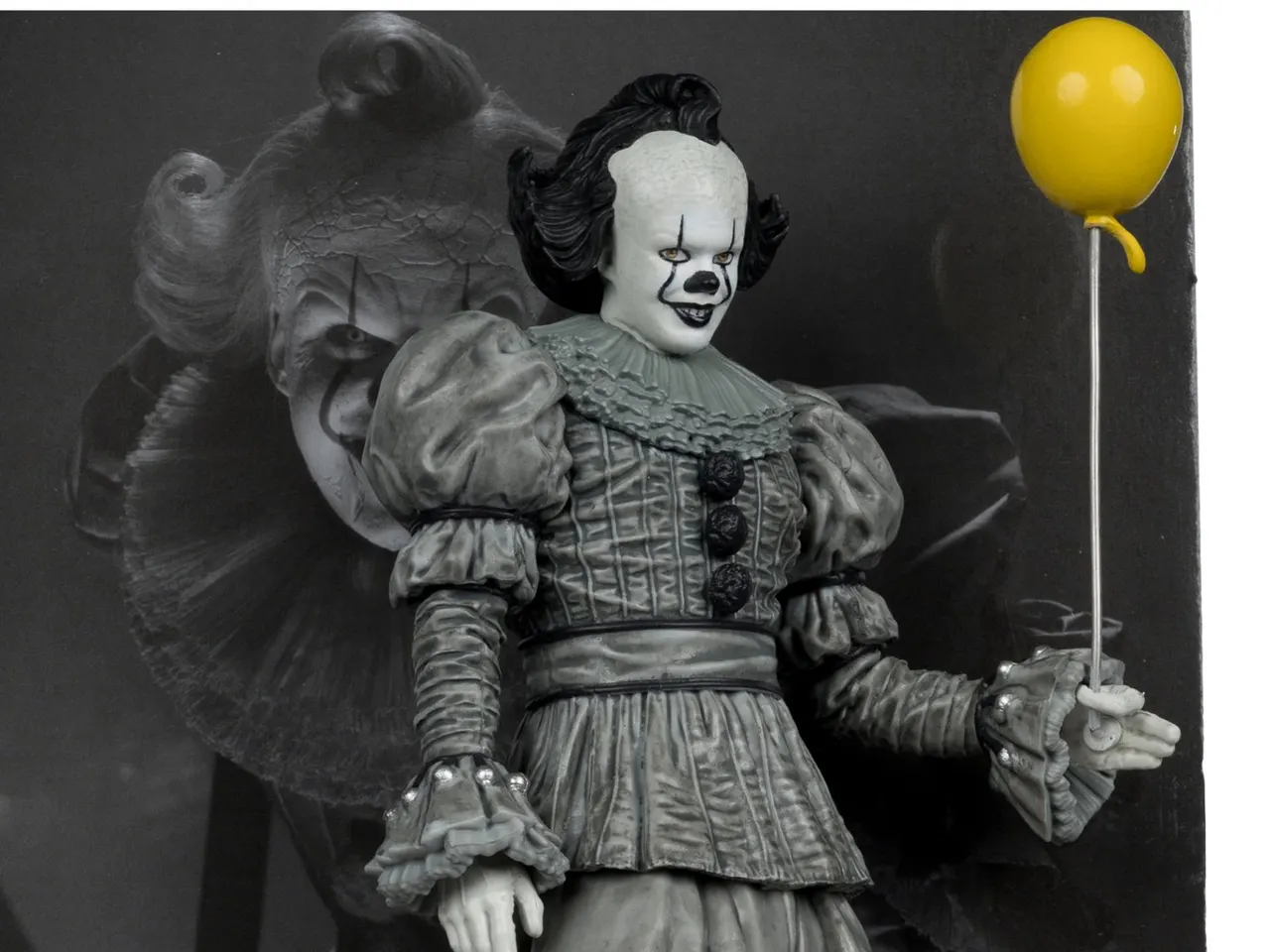McFarlane Toys Pennywise (IT 2017) 7" Horror Figure - Image 3