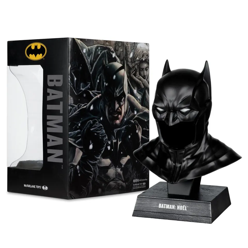 McFarlane Toys Batman (Batman: Noël) Mini-Replica de Máscara 1/3 – 23 cm - Image 3