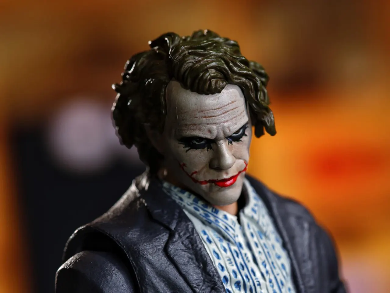 McFarlane Toys DC Multiverse Joker (Bank Robber) 7" Action Figure - Image 5