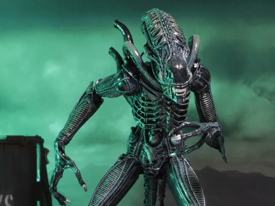 NECA Alien 7" Ultimate Blue Warrior Figure (1986) - Image 6
