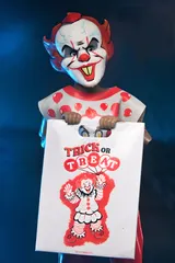 NECA Pennywise Ben Cooper Action Figure – Costume Series 9, 15 cm - Thumbnail 4