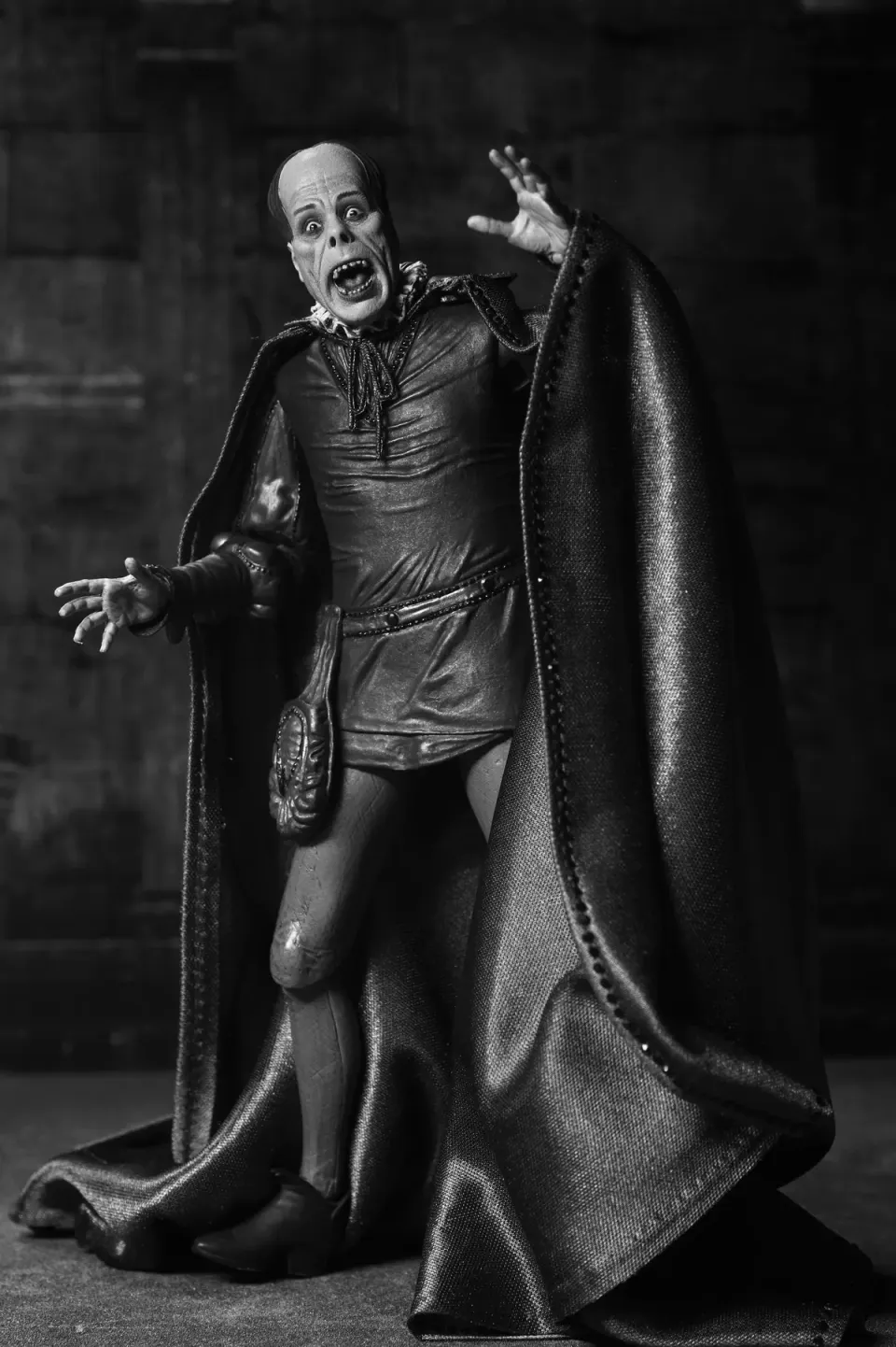 NECA Ultimate Phantom of the Opera 7\" figurine – Masque du Red Death - Image 9