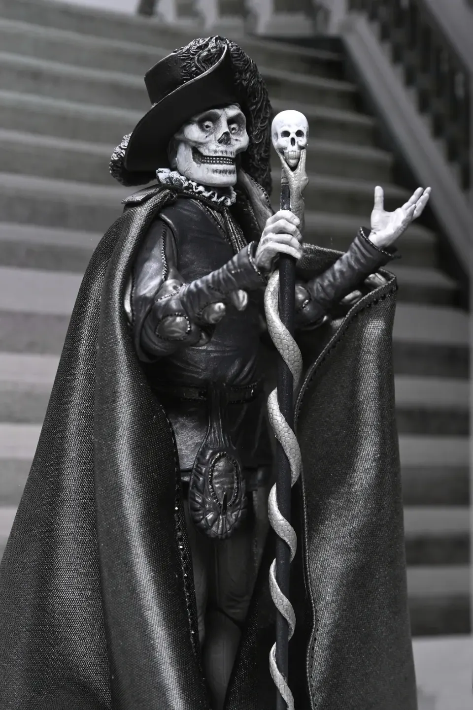 NECA Ultimate Phantom of the Opera 7\" figurine – Masque du Red Death - Image 5