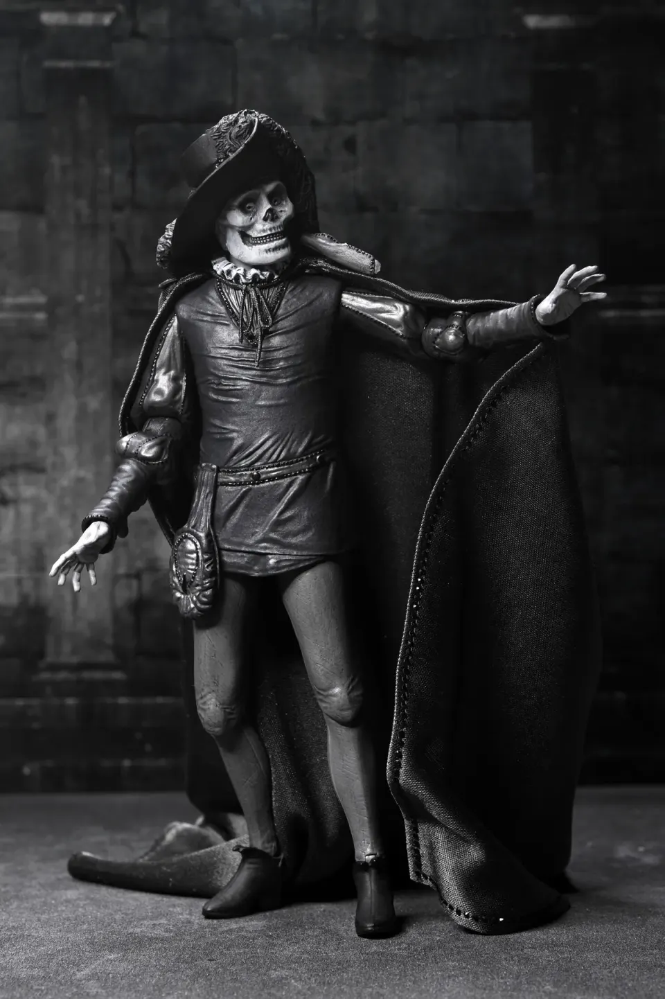 NECA Ultimate Phantom of the Opera 7\" figurine – Masque du Red Death - Image 7