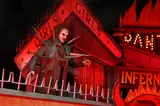 NECA Beetlejuice Ultimate 7" Figurine – Manteau trench épineux + Set - Thumbnail 12