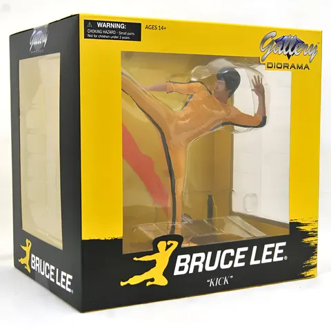 Diamond Select Toys Bruce Lee Gallery Kicking PVC Statue
