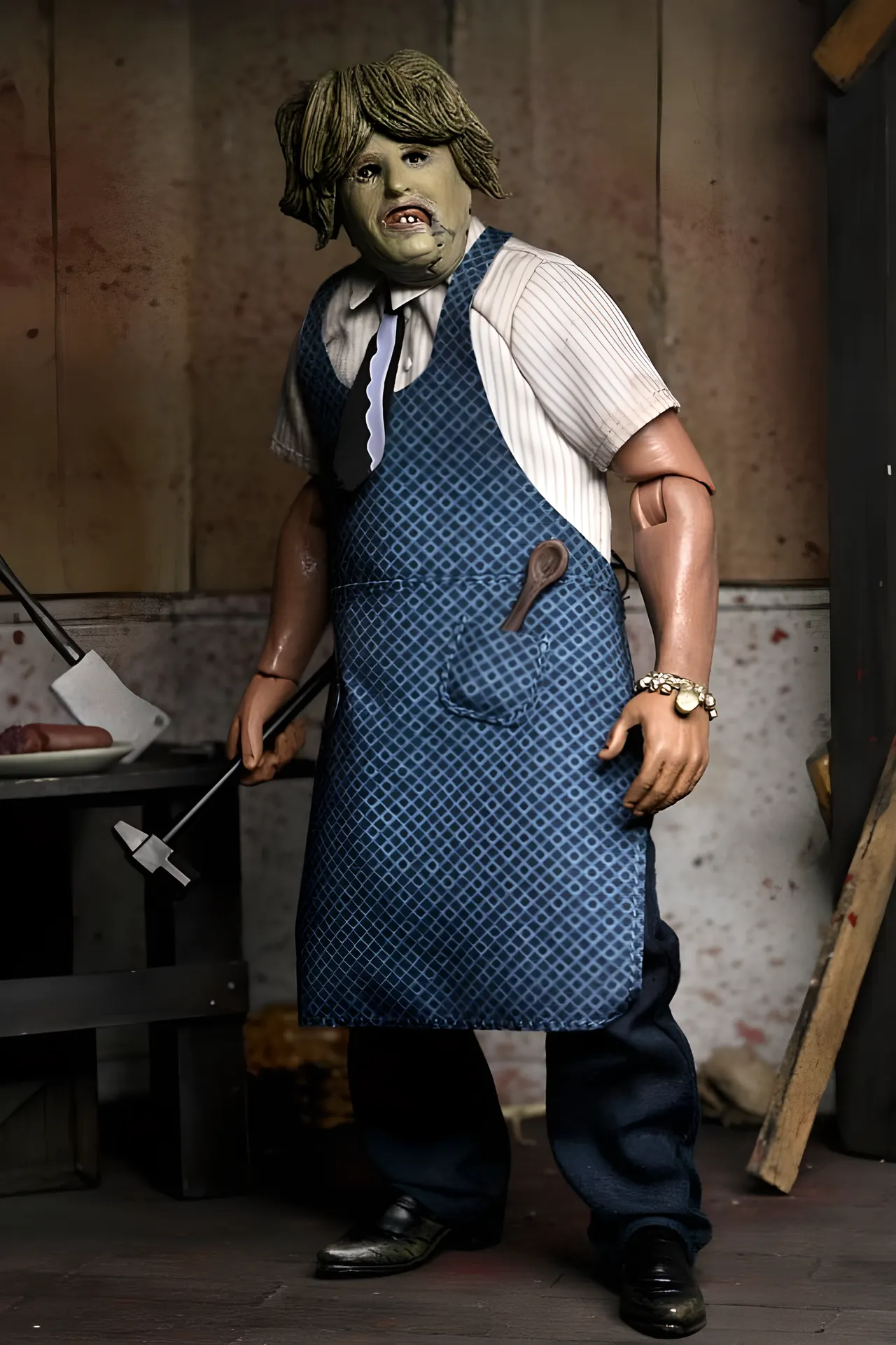 NECA Leatherface Old Lady Mask Clothed Action Figure – 20 cm - Image 6