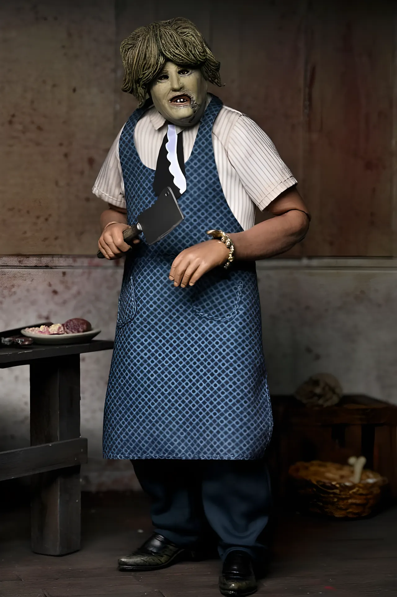 NECA Leatherface Old Lady Mask Clothed Action Figure – 20 cm - Image 9