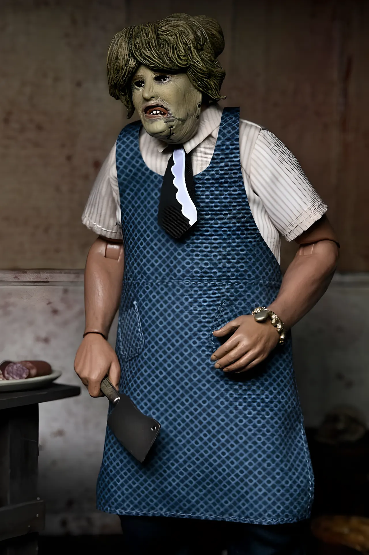 NECA Leatherface Old Lady Mask Clothed Action Figure – 20 cm - Image 10