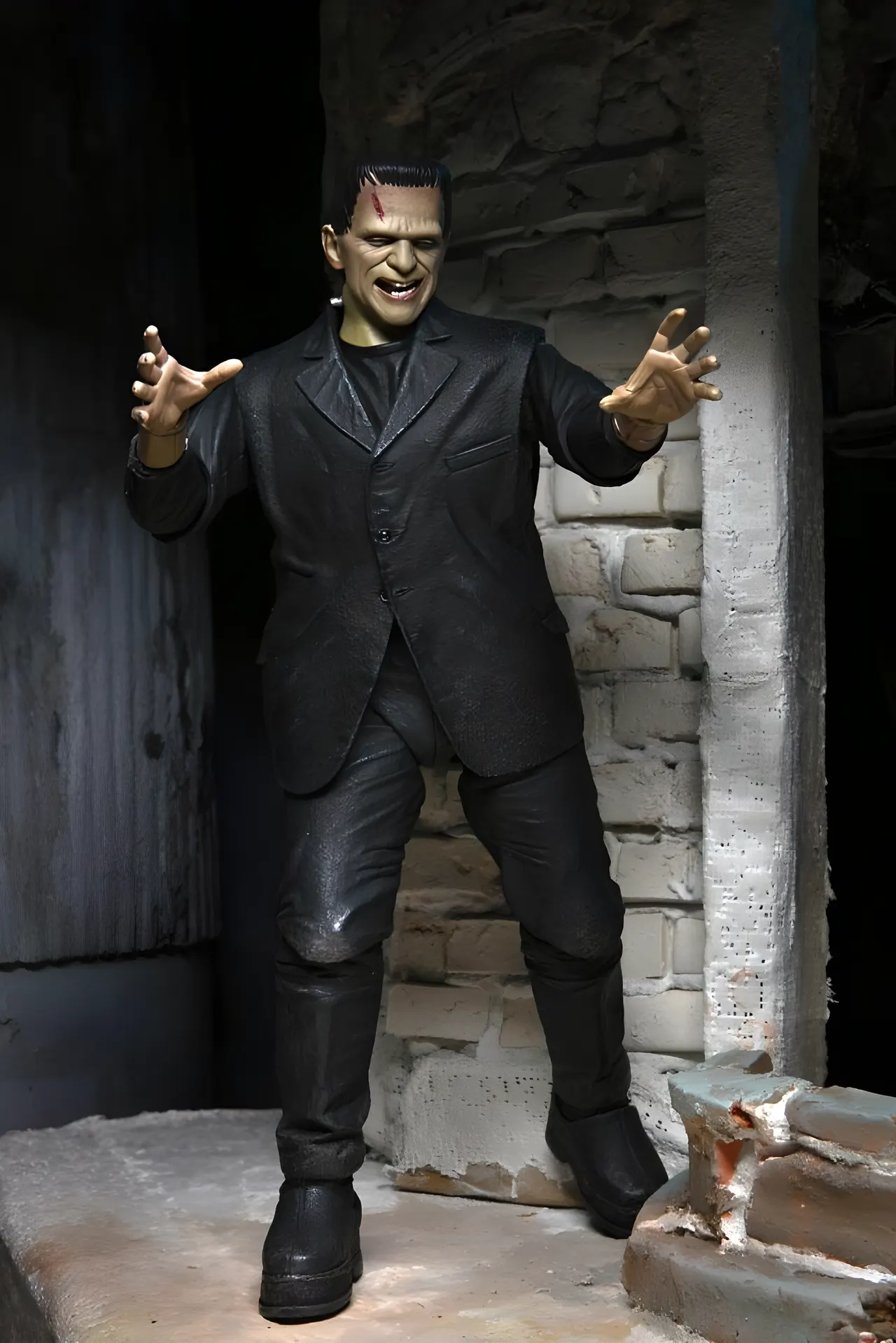 NECA Ultimate Frankenstein's Monster 7\" Figure – Universal Monsters - Image 6