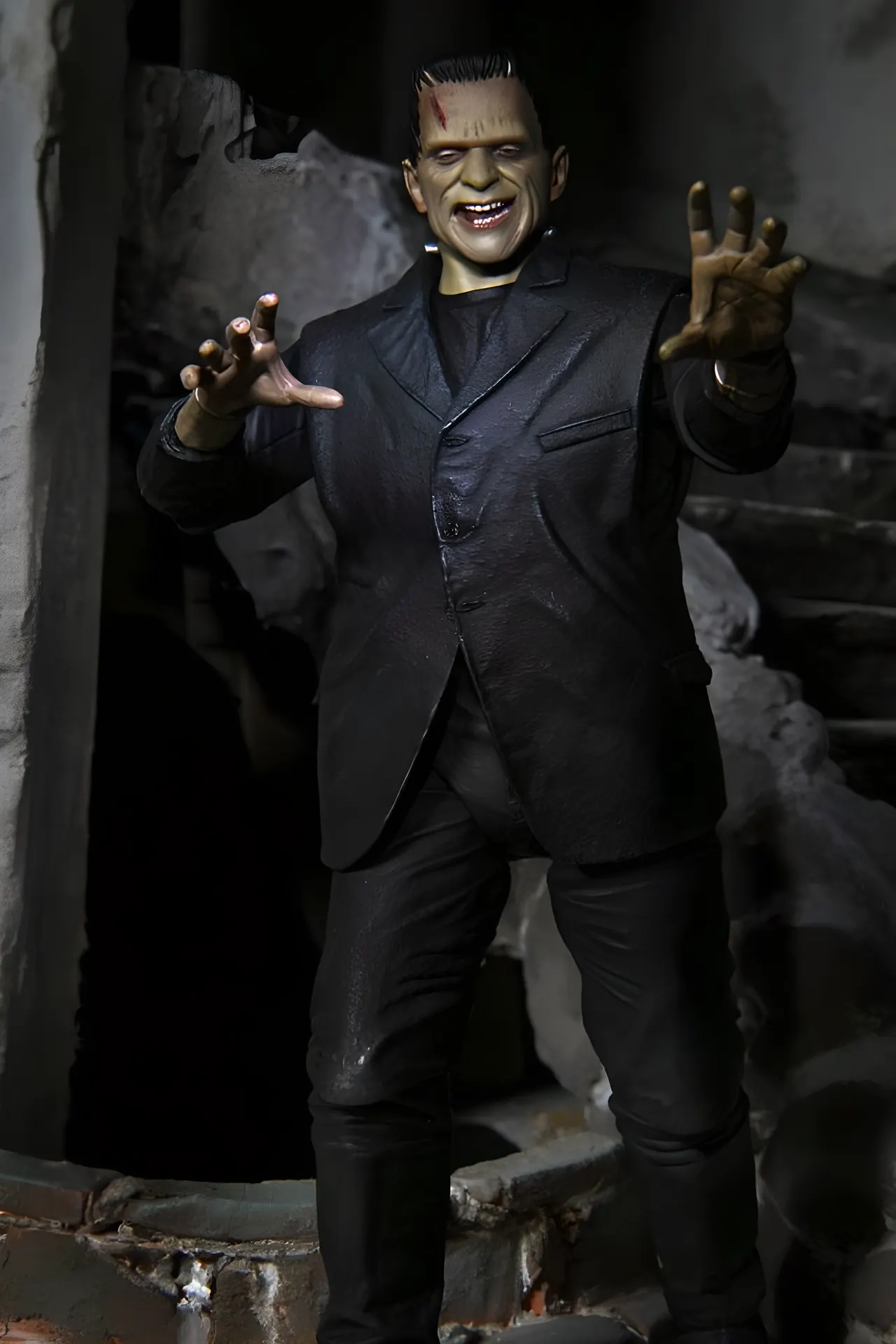 NECA Ultimate Frankenstein's Monster 7\" Figure – Universal Monsters - Image 3