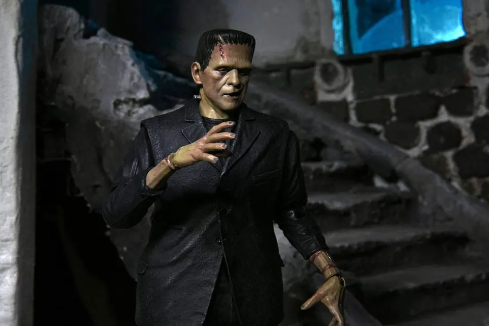 NECA Ultimate Frankenstein's Monster 7\" Figure – Universal Monsters - Image 7