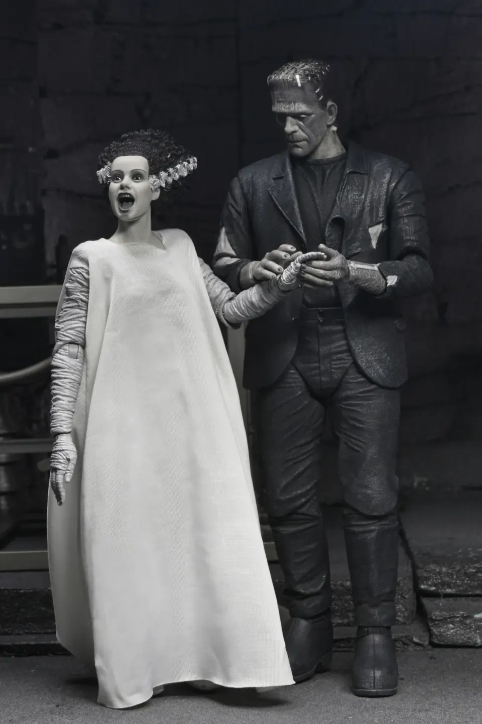 NECA Universal Monsters 7" Novia de Frankenstein 2-Pack B&W - Image 11