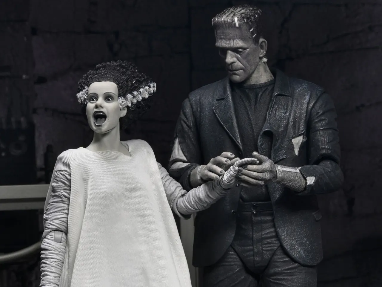 NECA Universal Monsters 7" Novia de Frankenstein 2-Pack B&W - Image 8