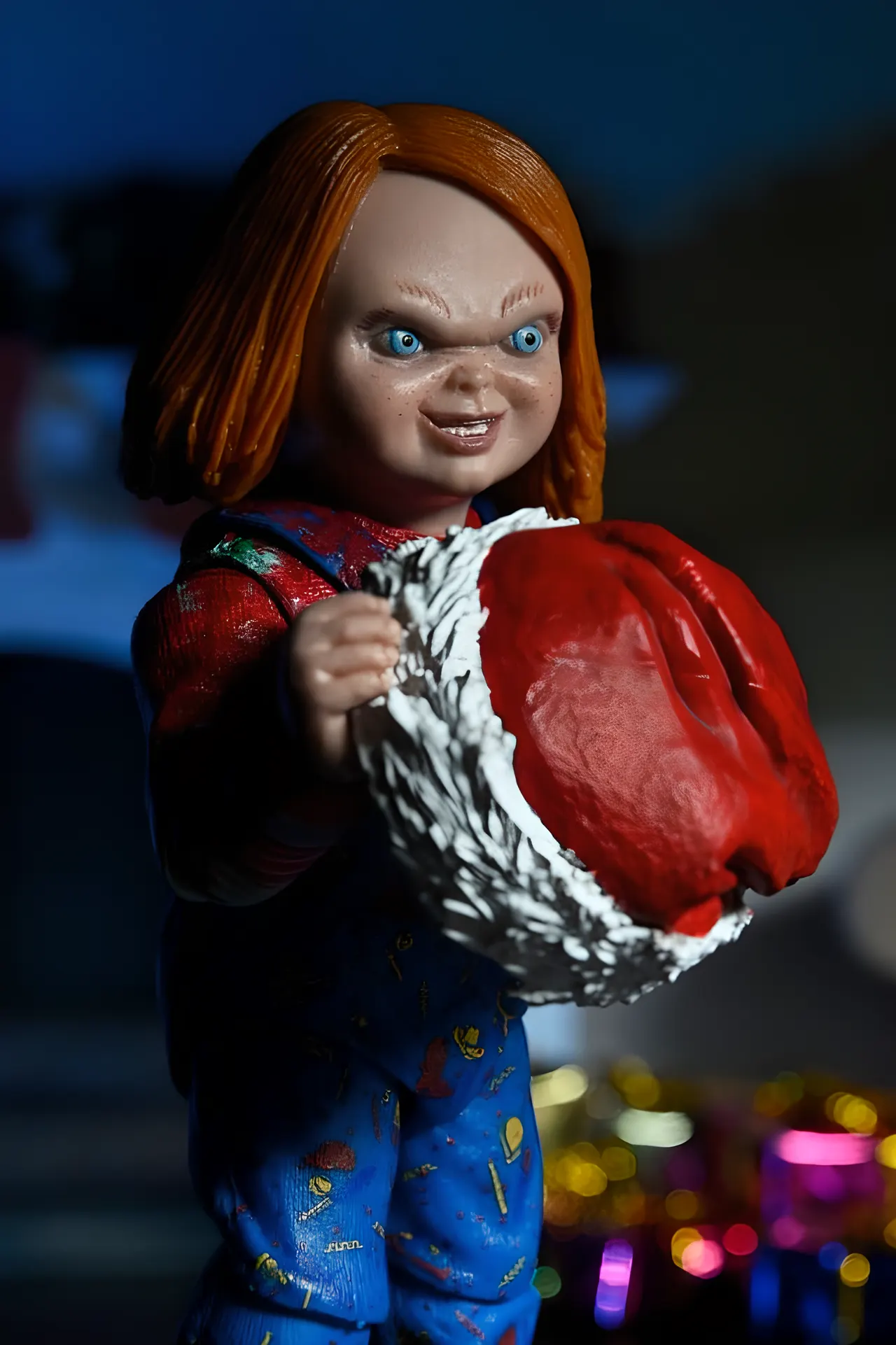 NECA Chucky Holiday Edition Ultimate Action Figure – 18 cm - Image 4