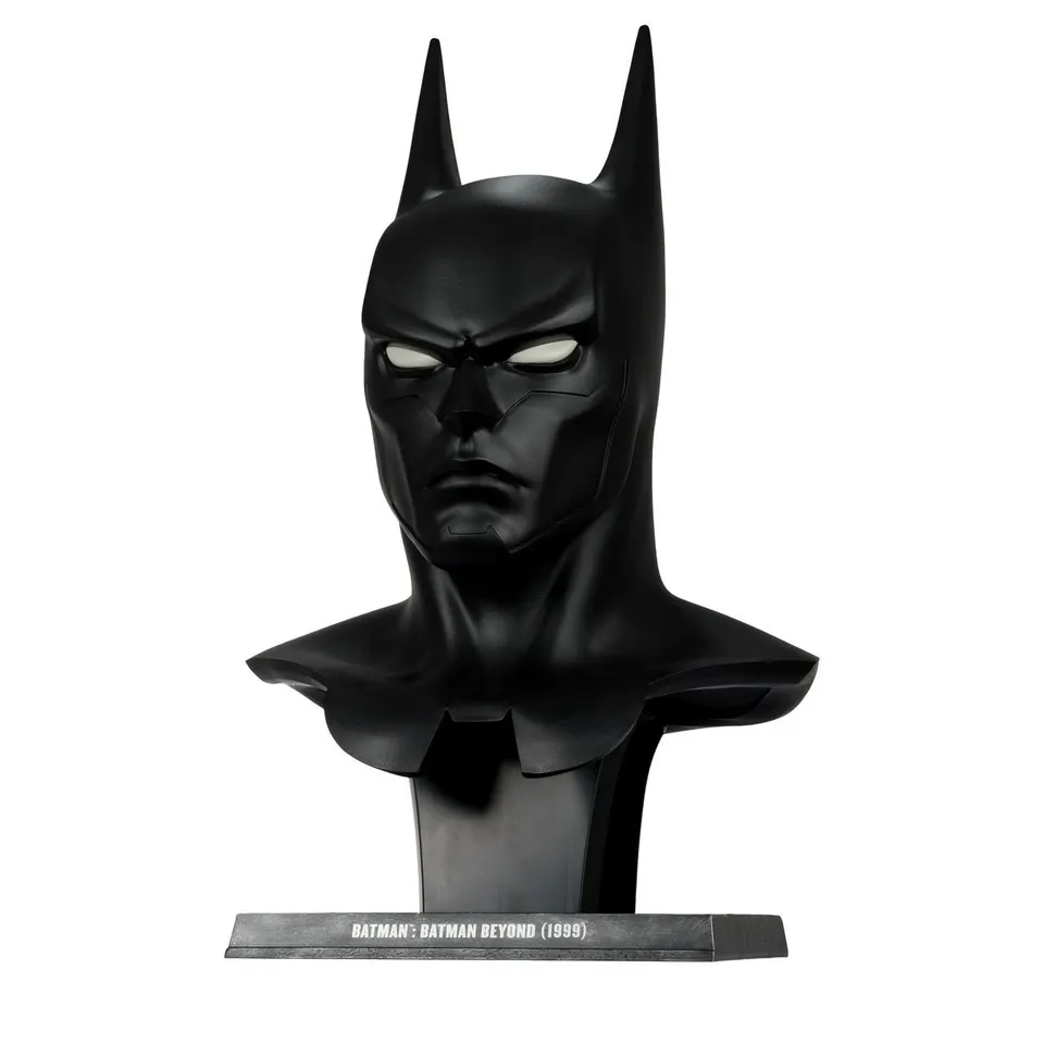 McFarlane Toys DC Direct 1/1 Máscara Batman Beyond – 58 cm - Image 1