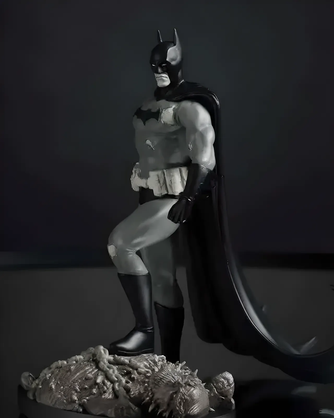 McFarlane Toys Batman Black & White 1:10 Statue en résine – DC Direct - Image 2