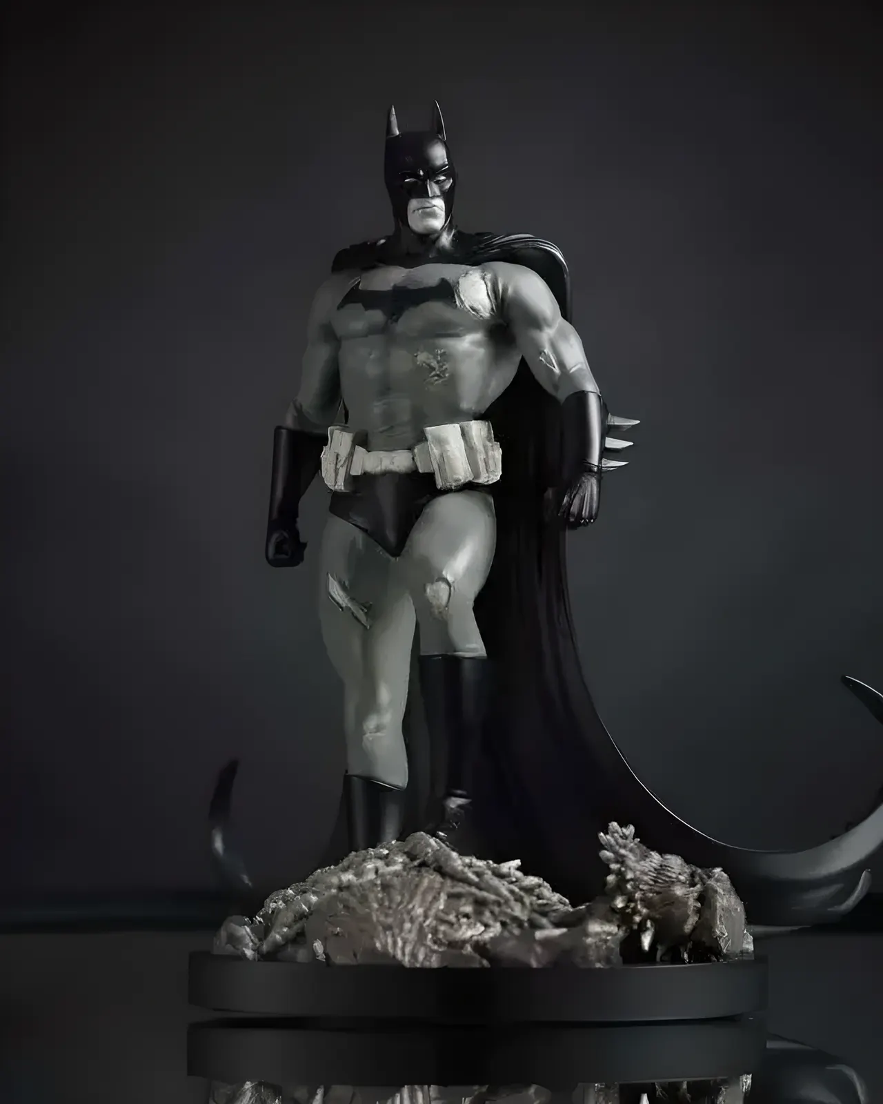 McFarlane Toys Batman Black & White 1:10 Statue en résine – DC Direct - Image 1