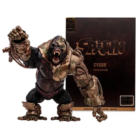 Action figure Cy-Gor Patina Edition di Spawn in piedi davanti alla sua scatola Gold Label.