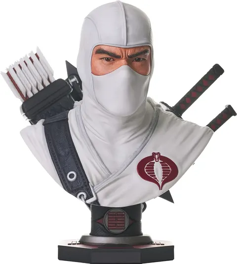 Busto in scala 1/2 di Storm Shadow da GI Joe, Legend in 3D, in abito bianco con faretra e spade.