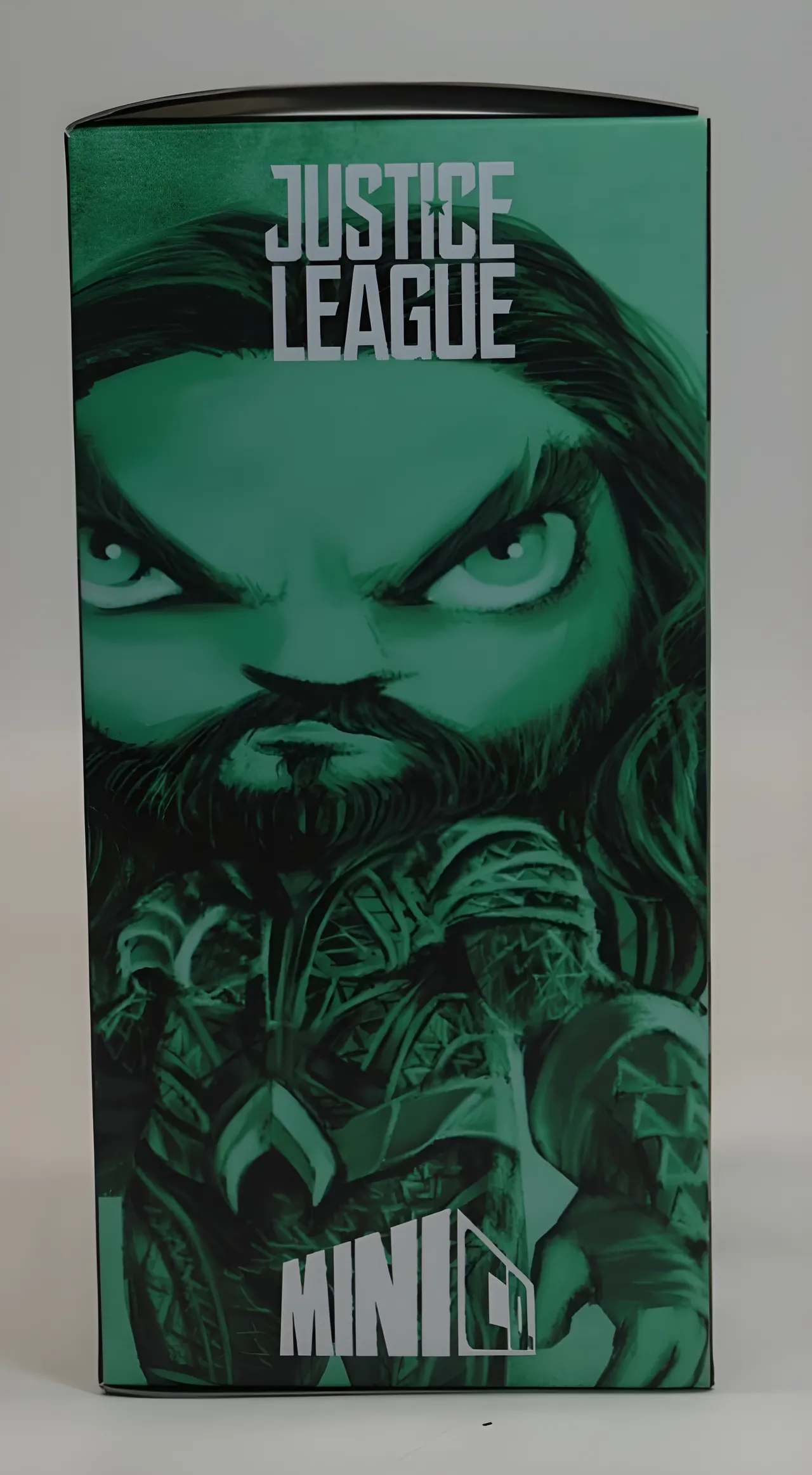 Iron Studios MiniCo Aquaman Figure – DC Comics Collectible - Image 3
